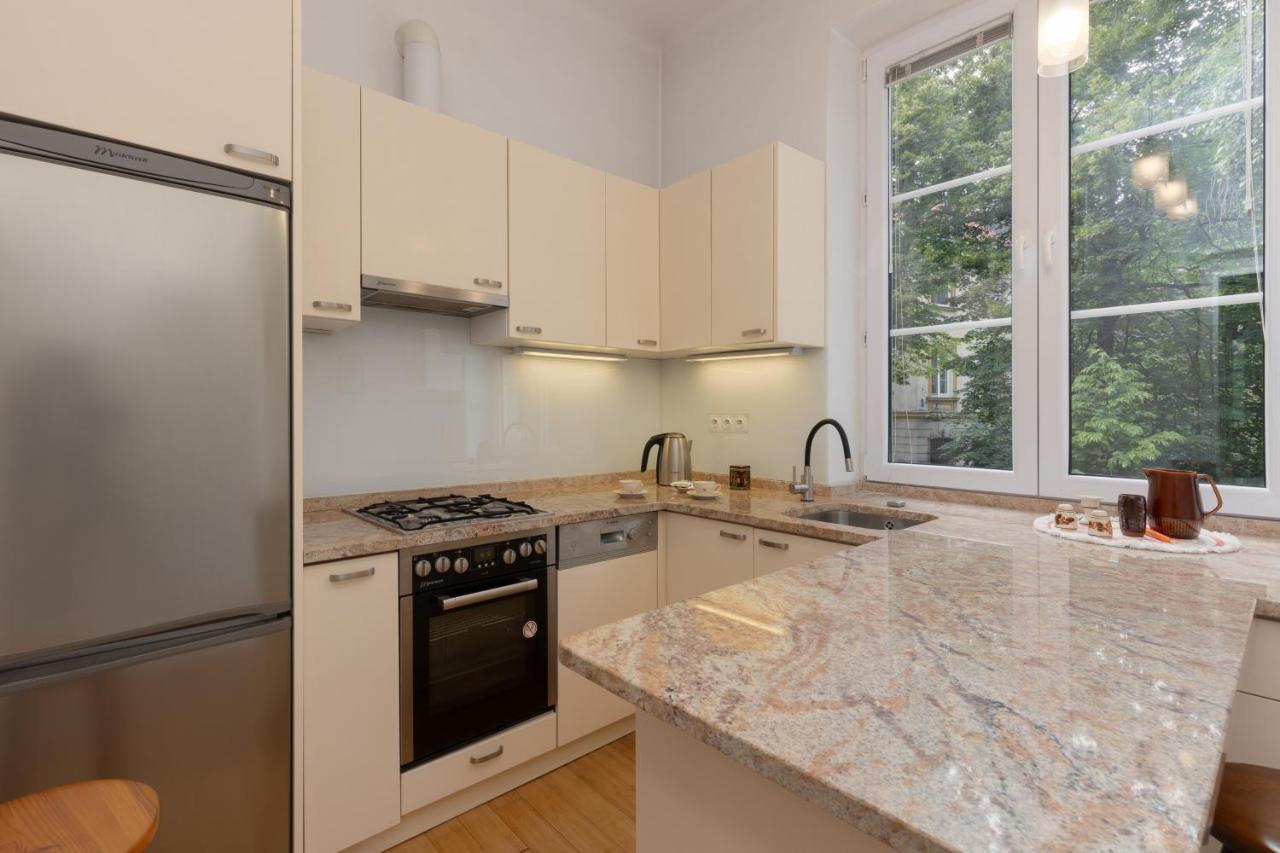 New Town Square For 5 Guests By Renters Leilighet Warszawa