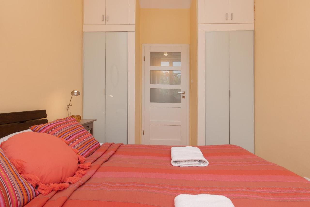 New Town Square For 5 Guests By Renters Leilighet Warszawa